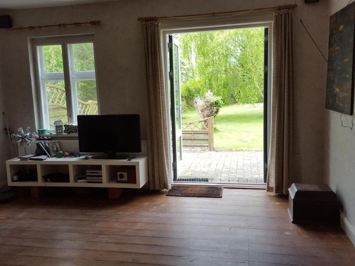 Cosy Farmhouse Single Bedroom Стеге Экстерьер фото